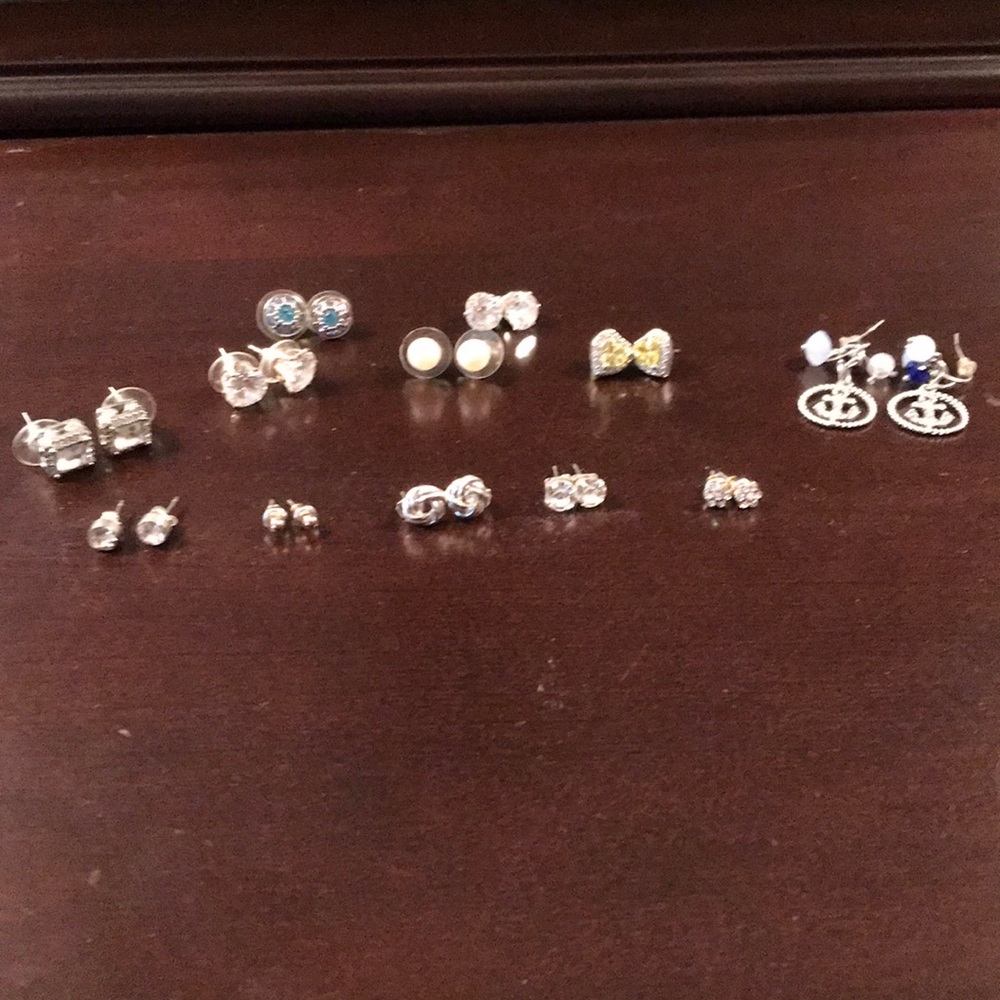 Bundle of earrings